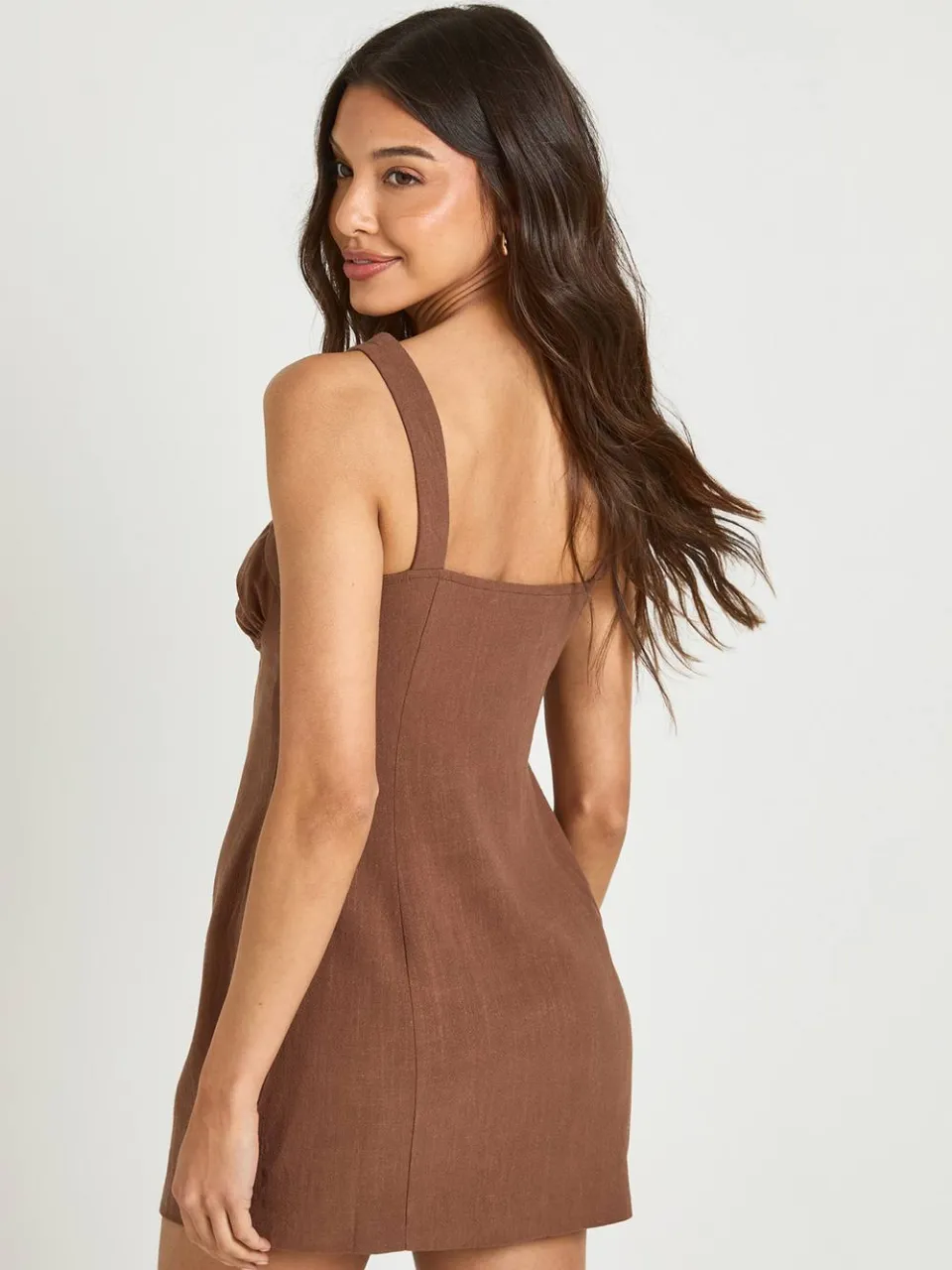 boohoo Dames Linnen-look Mini Jurk Met Gerimpelde Cups En Bandjes chocoladebruin, foto 3