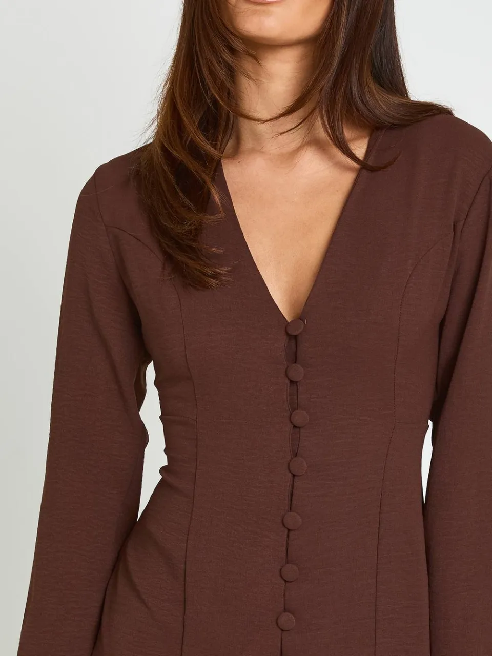 boohoo Dames Gehamerde Jurk Met Knoopsluiting En Getailleerde Pasvorm chocoladebruin, foto 4