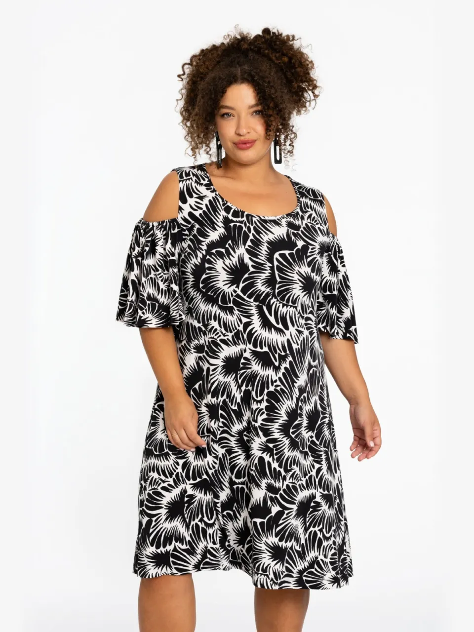 Yoek Jurk met cold shoulders ALICE | Zwart, foto 2