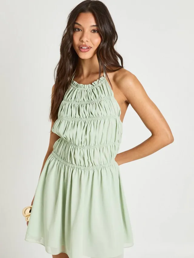 boohoo Dames Chiffon Mini-jurk Met Halternek En Shirring Verstandig