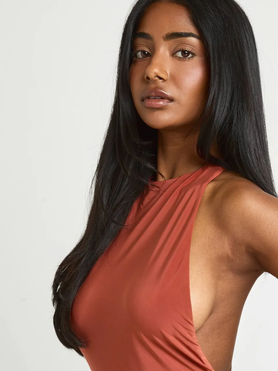 boohoo Dames Maxi-jurk Met Halternek, Open Rug En Strakke Pasvorm spice, foto 3