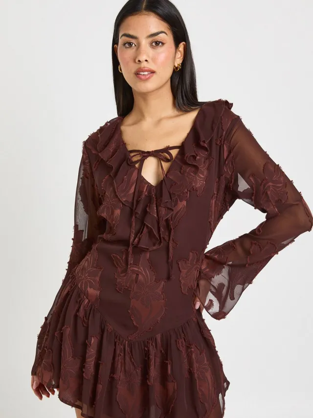 boohoo Dames Bloemen Burnout Mini Jurk met Gedipte Zoom Chocoladebruin