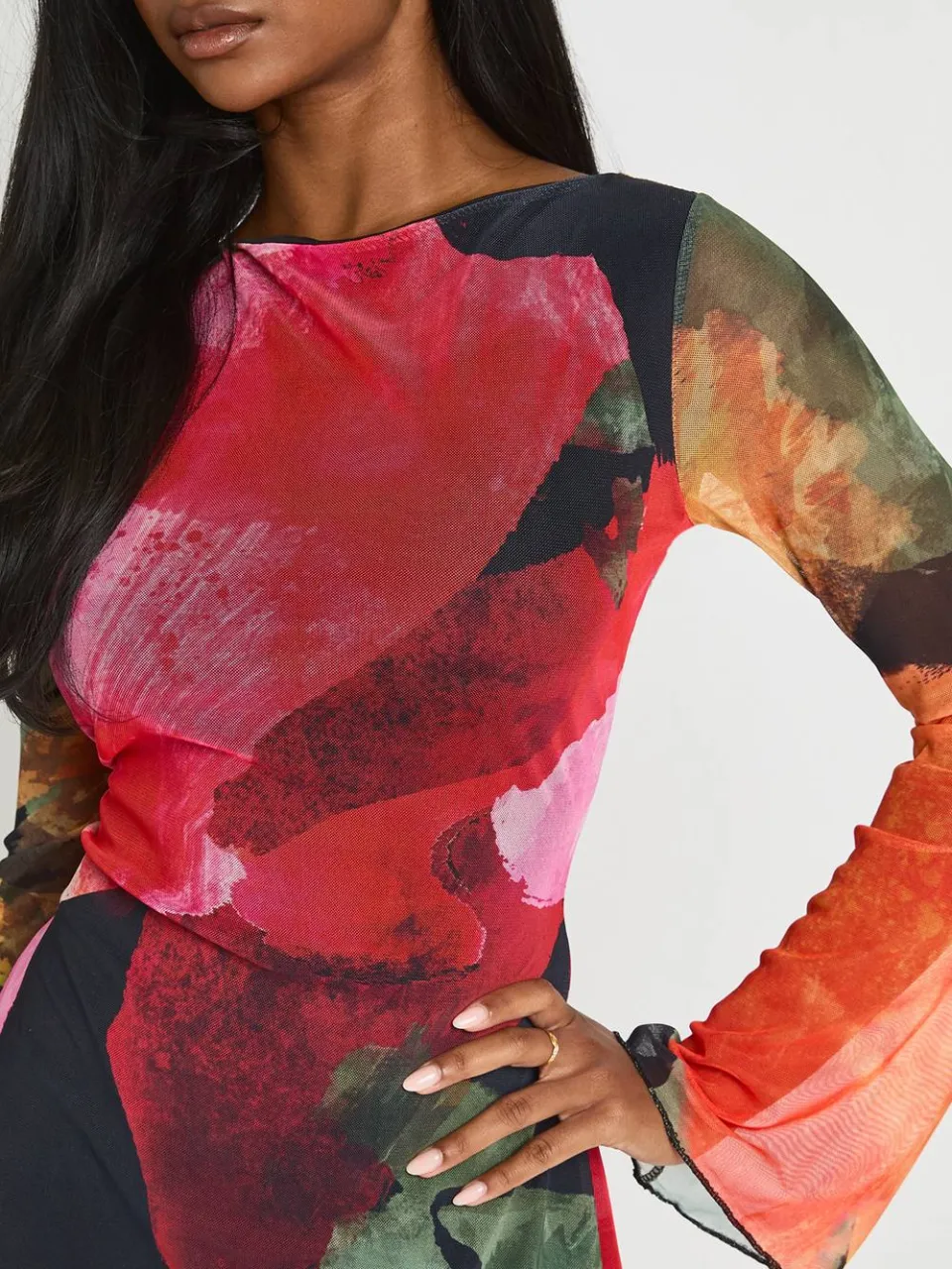 boohoo Dames Bloemen Mini Jurk Met Uitlopende Mouwen Van Mesh zwart, foto 4