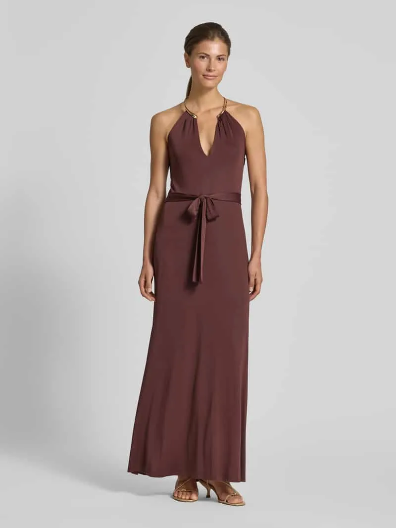 Rinascimento avondjurk met halter in ring-look Chocoladebruin