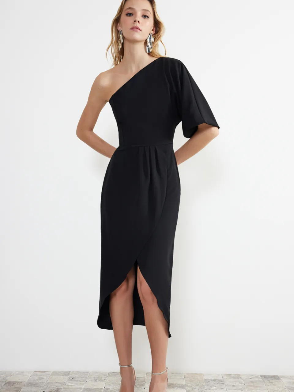 Trendyol TRENDYOLMİLLA Dames Zwart Effen Midi Kort Cocktail Bodycon Jurken