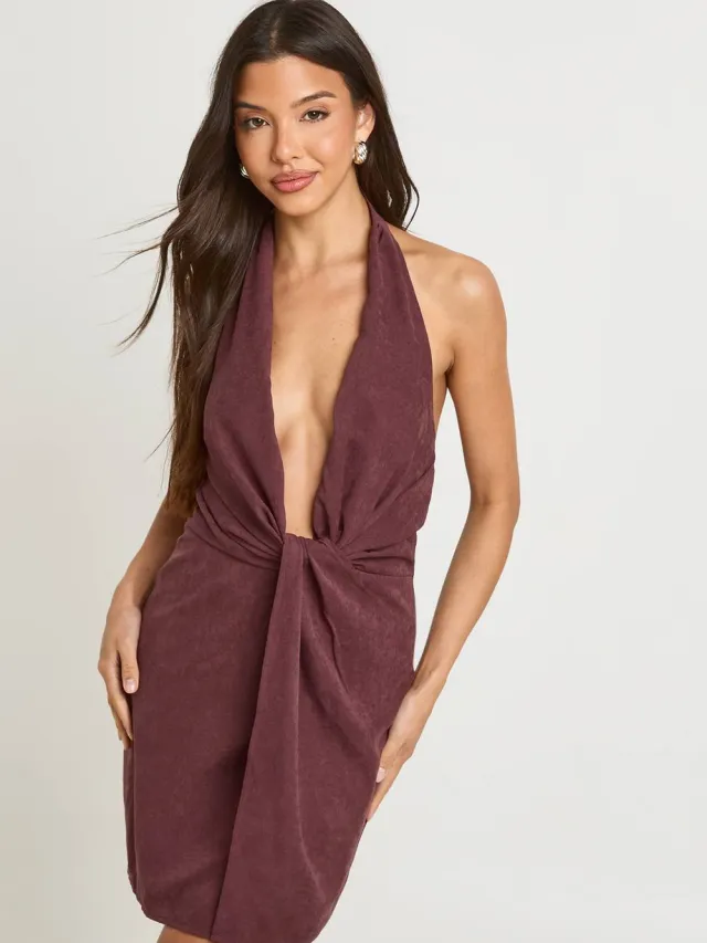 boohoo Dames Gestructureerde Halter Mini Jurk Met Gedraaid Detail Chocoladebruin