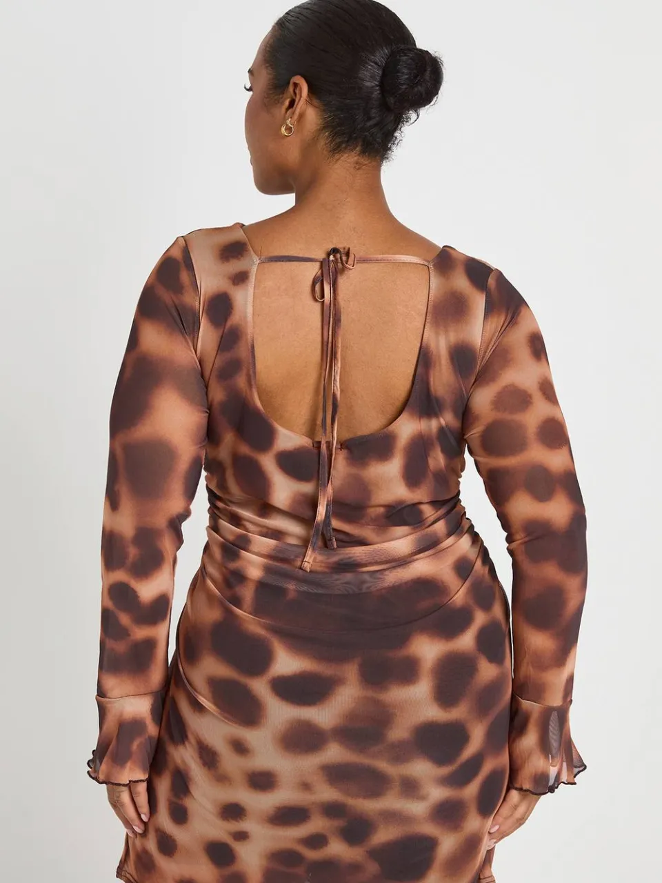 boohoo Dames Plus Abstract Geplooid Mini Shift-jurk bruin, foto 3