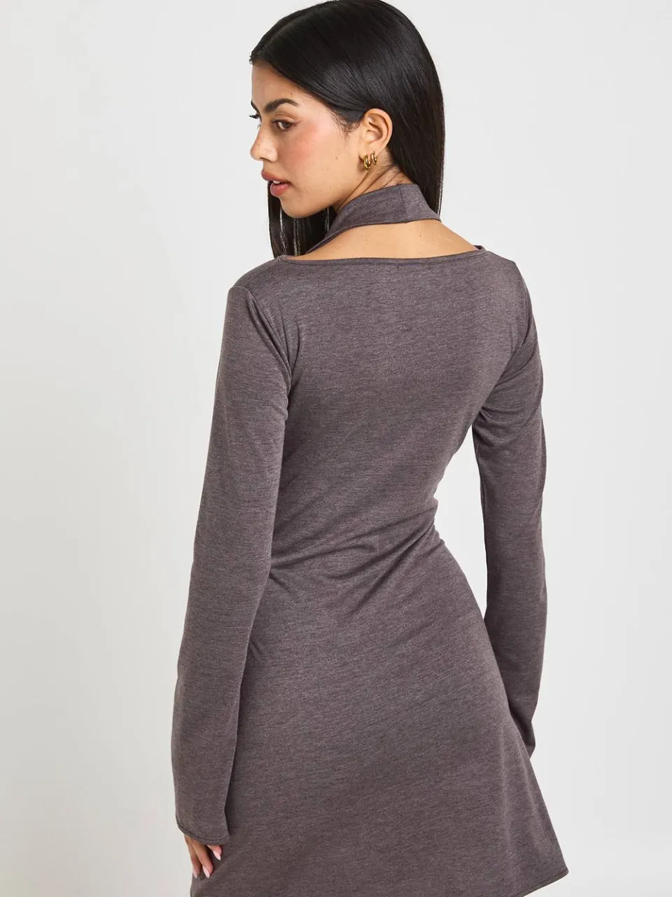 boohoo Dames Marl Halternek Cowl Lange Mouw Mini Jurk chocoladebruin, foto 2