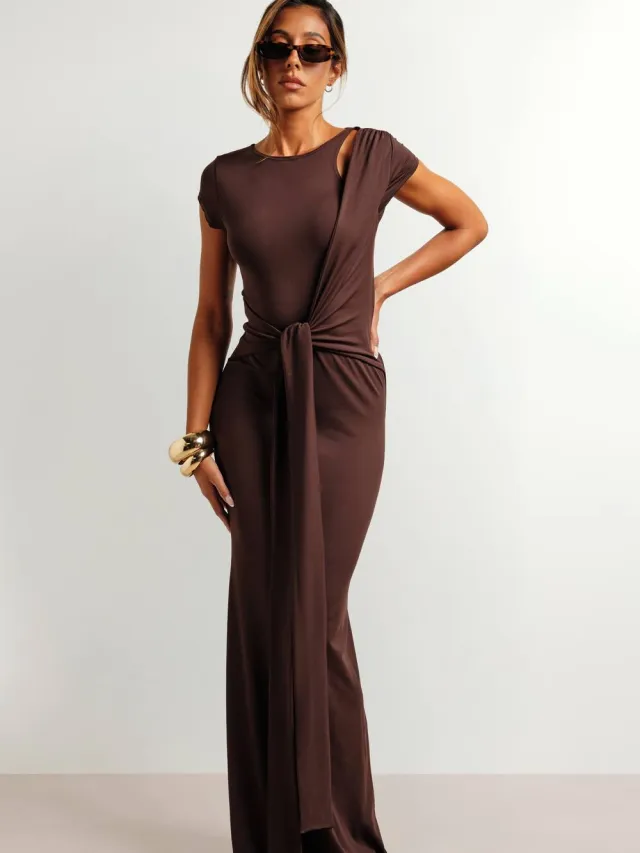 boohoo Dames Superzachte Maxi Jurk Met Strikdetail In De Taille chocoladebruin