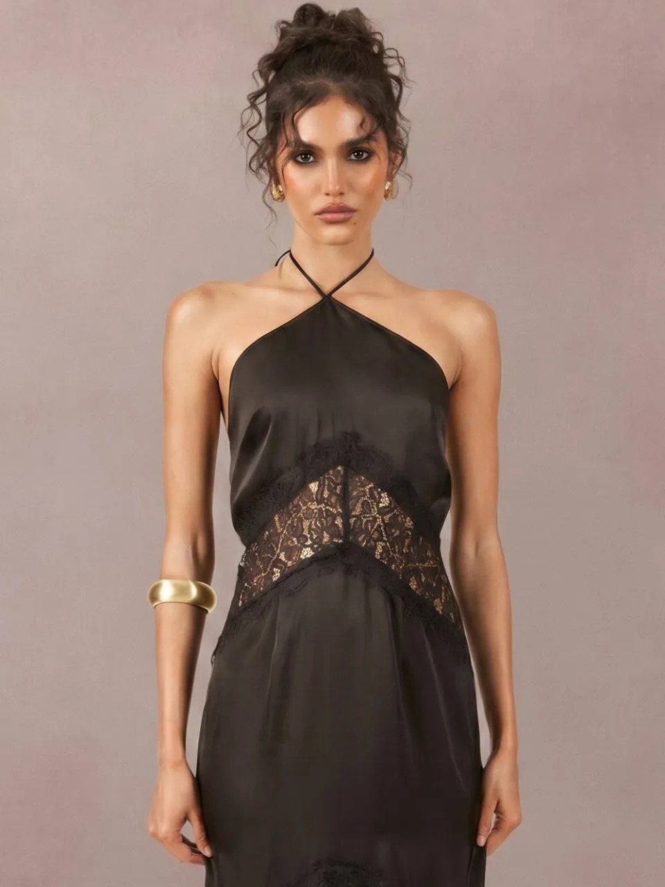 boohoo Dames Satijnen & Kanten Halternek Maxi Slip Jurk Met Bandjes zwart, foto 3