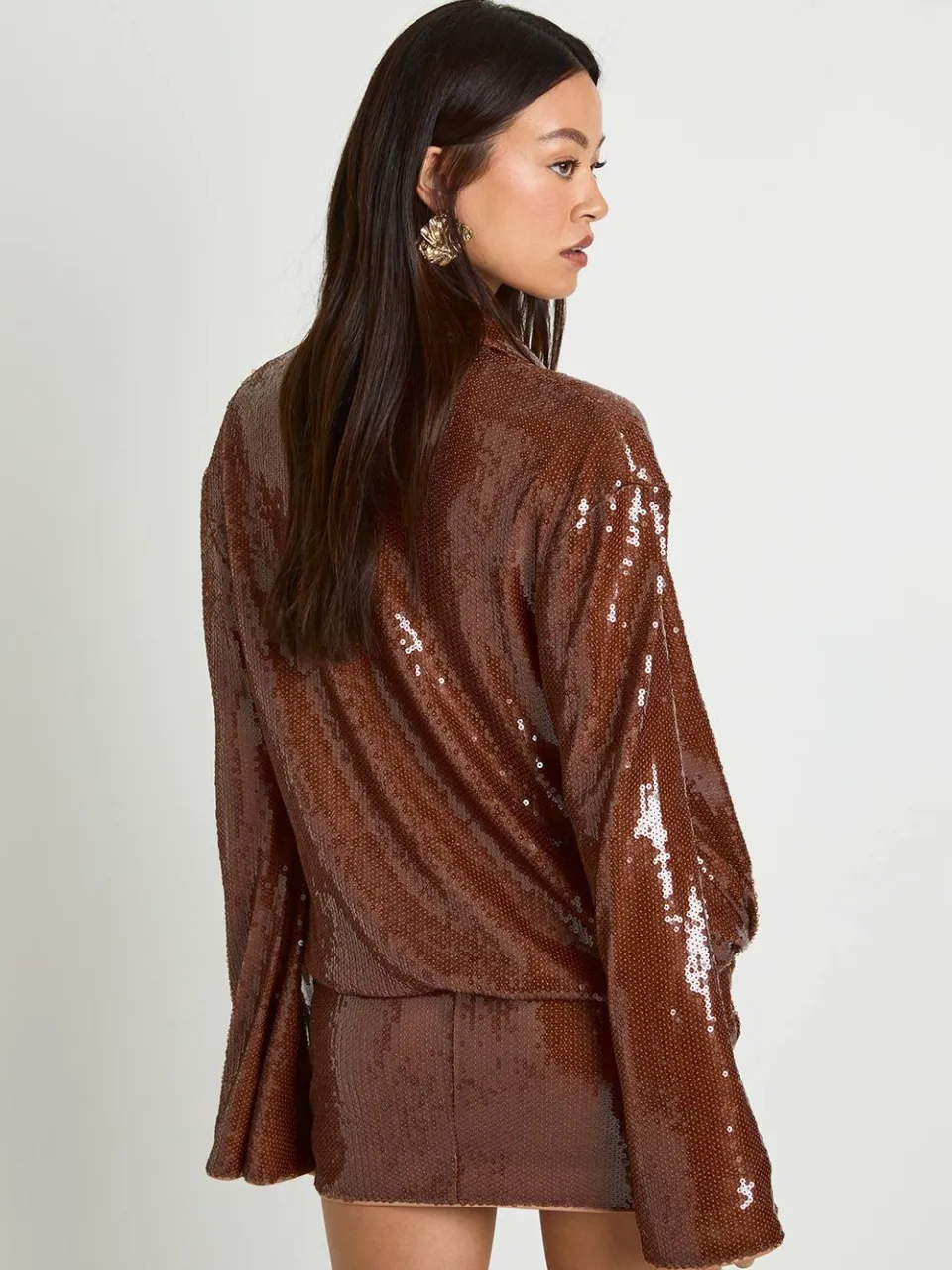 boohoo Dames Lange pailletten gedrapeerde shirtjurk met uitlopende mouwen chocoladebruin, foto 3