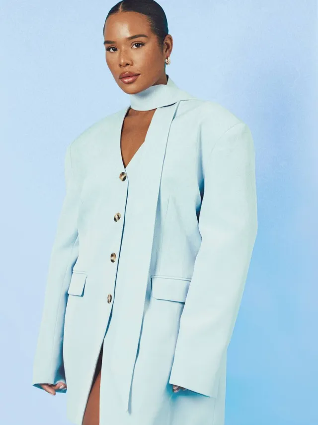 boohoo Dames Plus Mini-jurk Zonder Kraag Met Sjaalkraag Detail Babyblauw