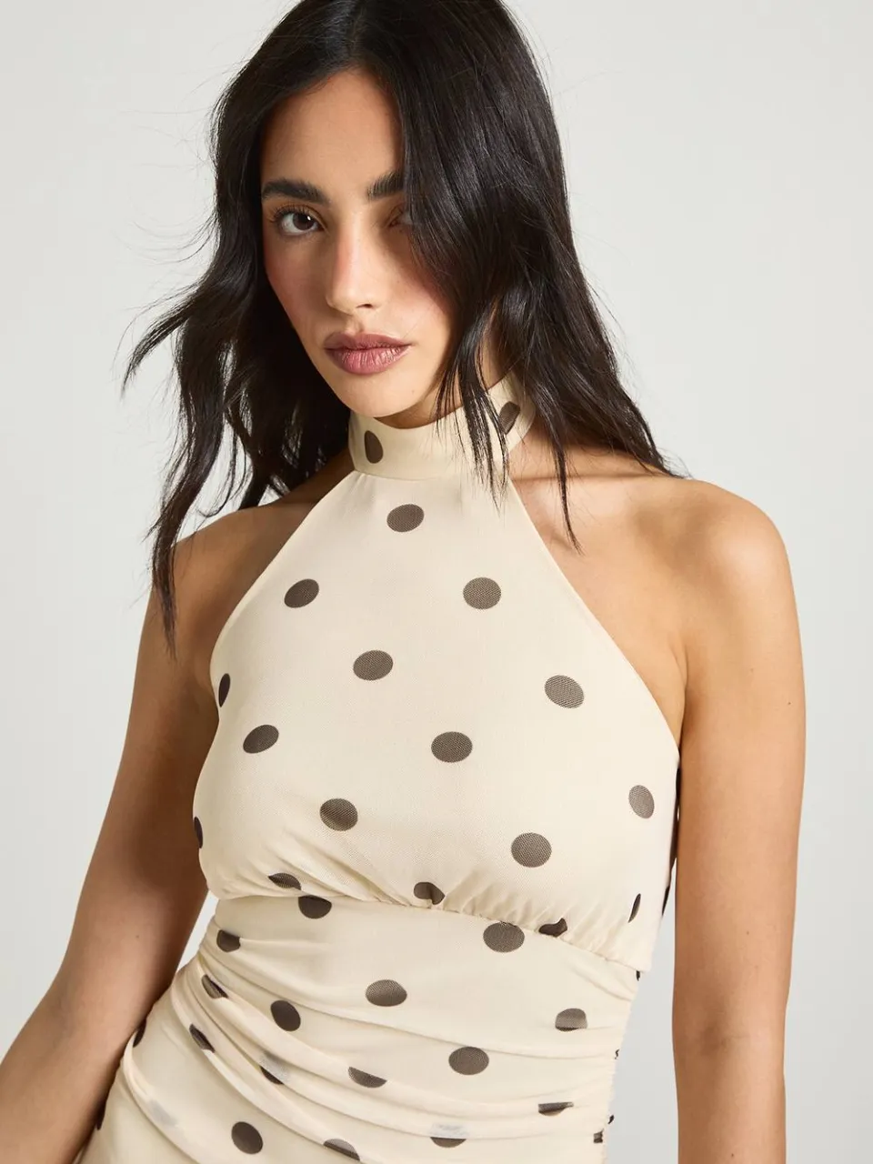 boohoo Dames Polkadot Mesh Halternek Jurk Met Gecinchte Taille En Asymmetrische Zoom citroen, foto 4