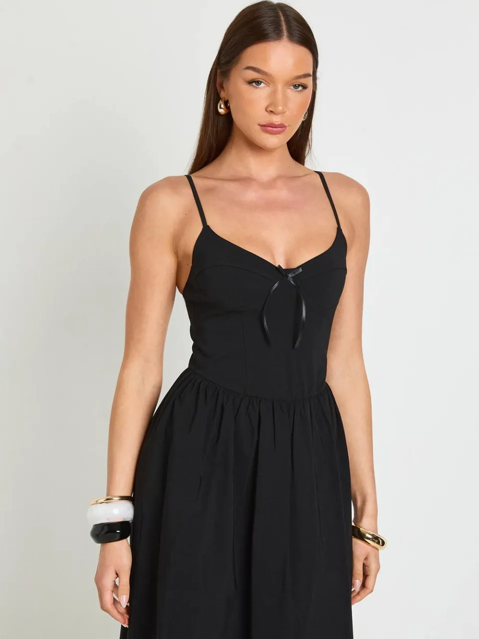 boohoo Dames Bengaline Jurk Met Bustecup Detail En Spaghettibandjes In Midaxi Lengte zwart, foto 3