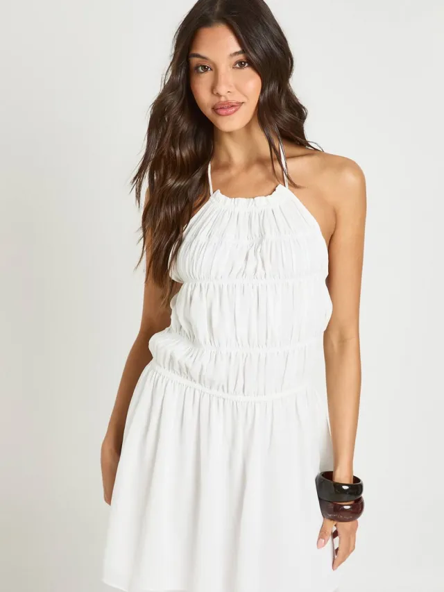boohoo Dames Chiffon Mini-jurk Met Halternek En Shirring Ivoor