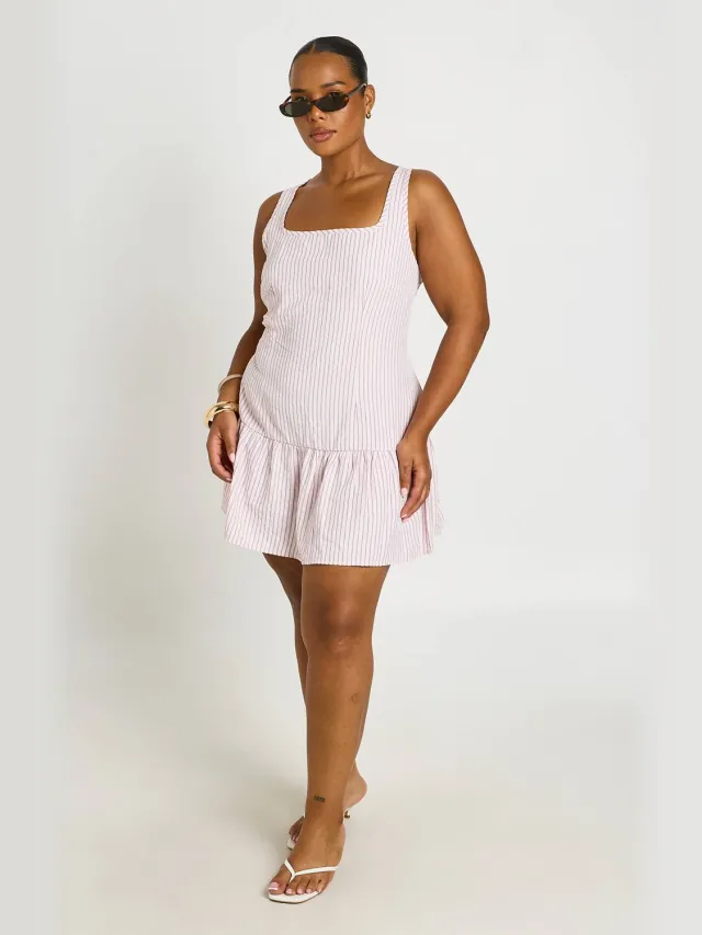 boohoo Dames Plus Gestreepte Mini-jurk Met Vierkante Hals En Ruche Zoom Roze