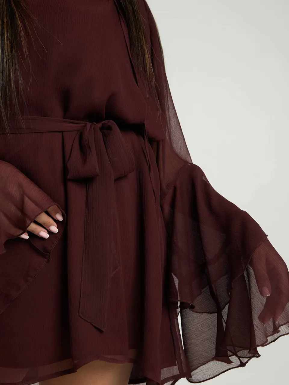 boohoo Dames Plus Chiffon Uitlopende Mouw Skater Jurk chocoladebruin, foto 4