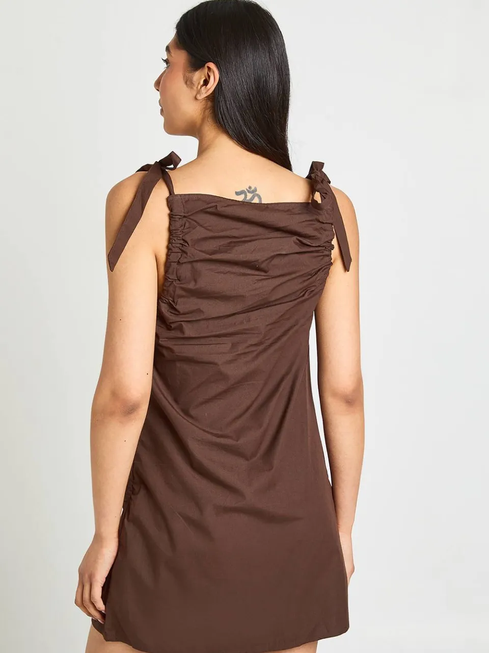 boohoo Dames Lange Jurk Met Strikbandjes Op De Schouders Van Popeline chocoladebruin, foto 3