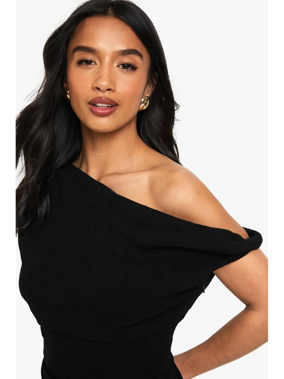 boohoo Dames Petite mini-jurk in linnenlook met drape, twist en bandje zwart, foto 4