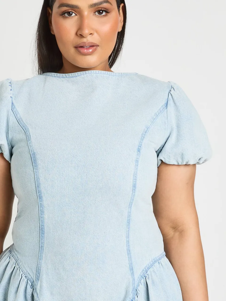 boohoo Dames Plus Pofmouw Denim Mini Jurk, foto 4
