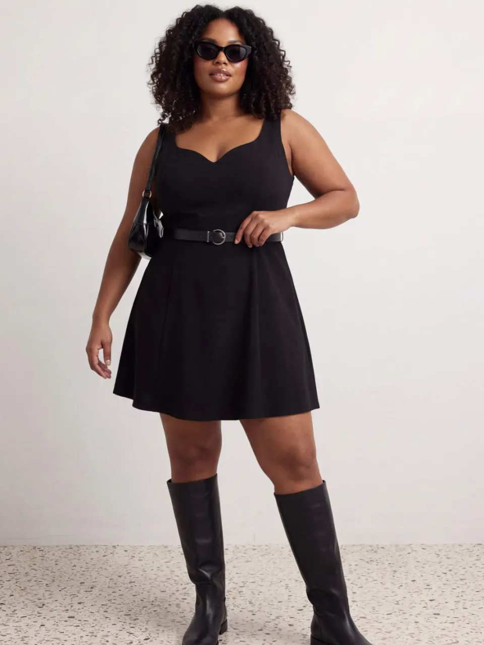 Trendyol Curve Dames Zwart Effen Kort / Mini Mouwloos Skater Grote maten Jurk