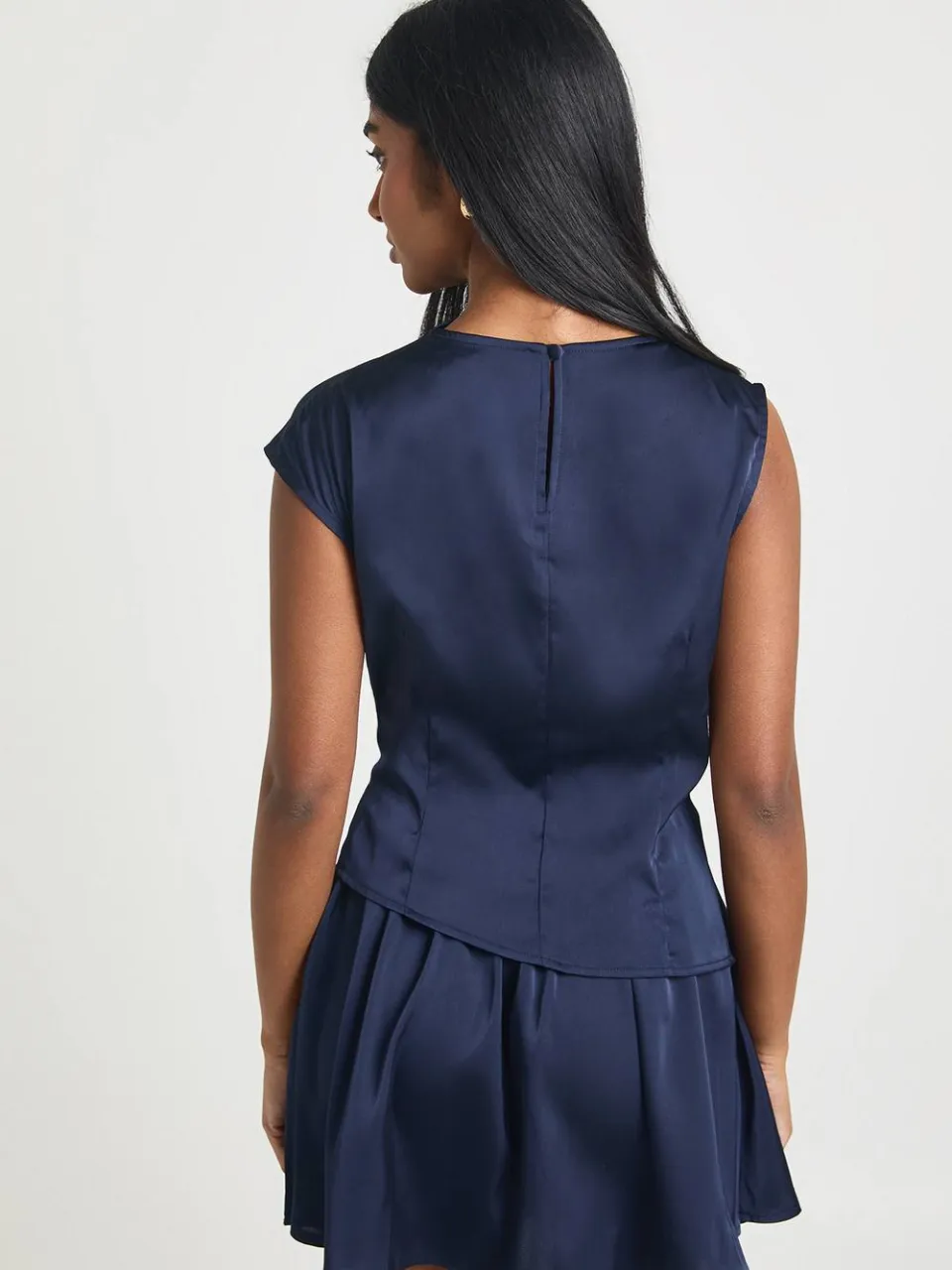boohoo Dames Satijn Mini Jurk met Gerimpelde Details marineblauw, foto 2