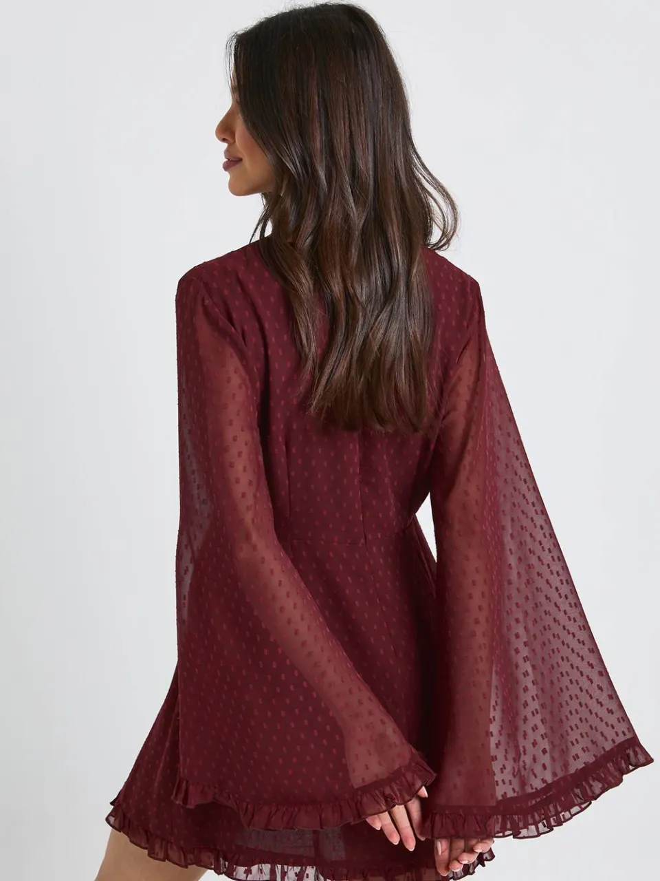 boohoo Dames Dobby mini wrap-jurk met flare mouwen chocolate, foto 2