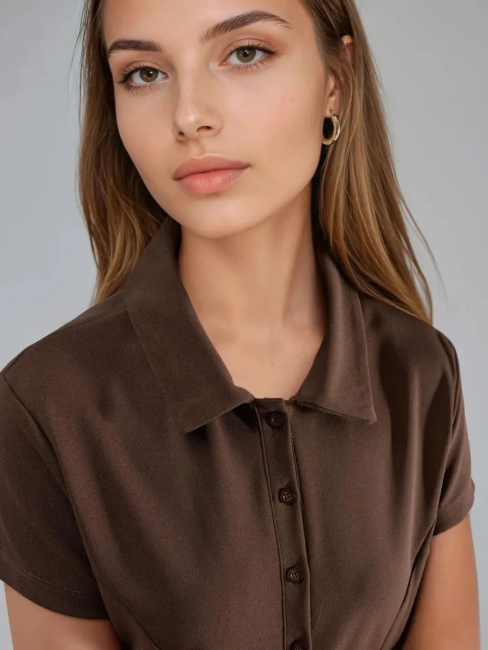 Busem Crepe Mini Jurk met Knopen Sluiting en Polo Kraag bruin, foto 2
