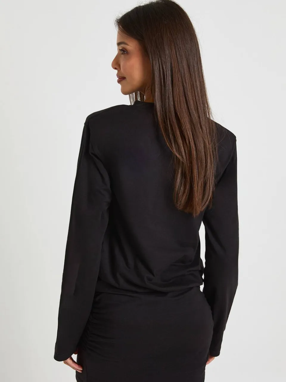 boohoo Dames Geraffelde lange mouw schouderpad T-shirt minijurk zwart, foto 2