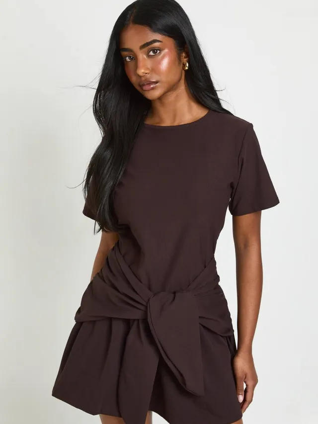 boohoo Dames Smock Jurk Met Strikceintuur En Lange Mouwen Chocoladebruin