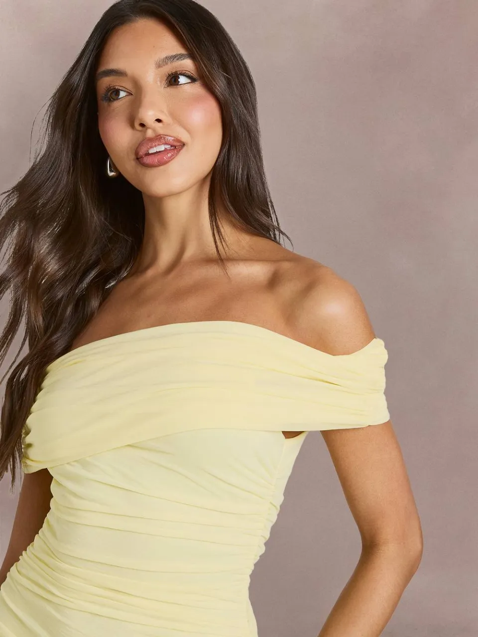 boohoo Dames Stretch Chiffon Bardot Maxi Jurk citroen, foto 4