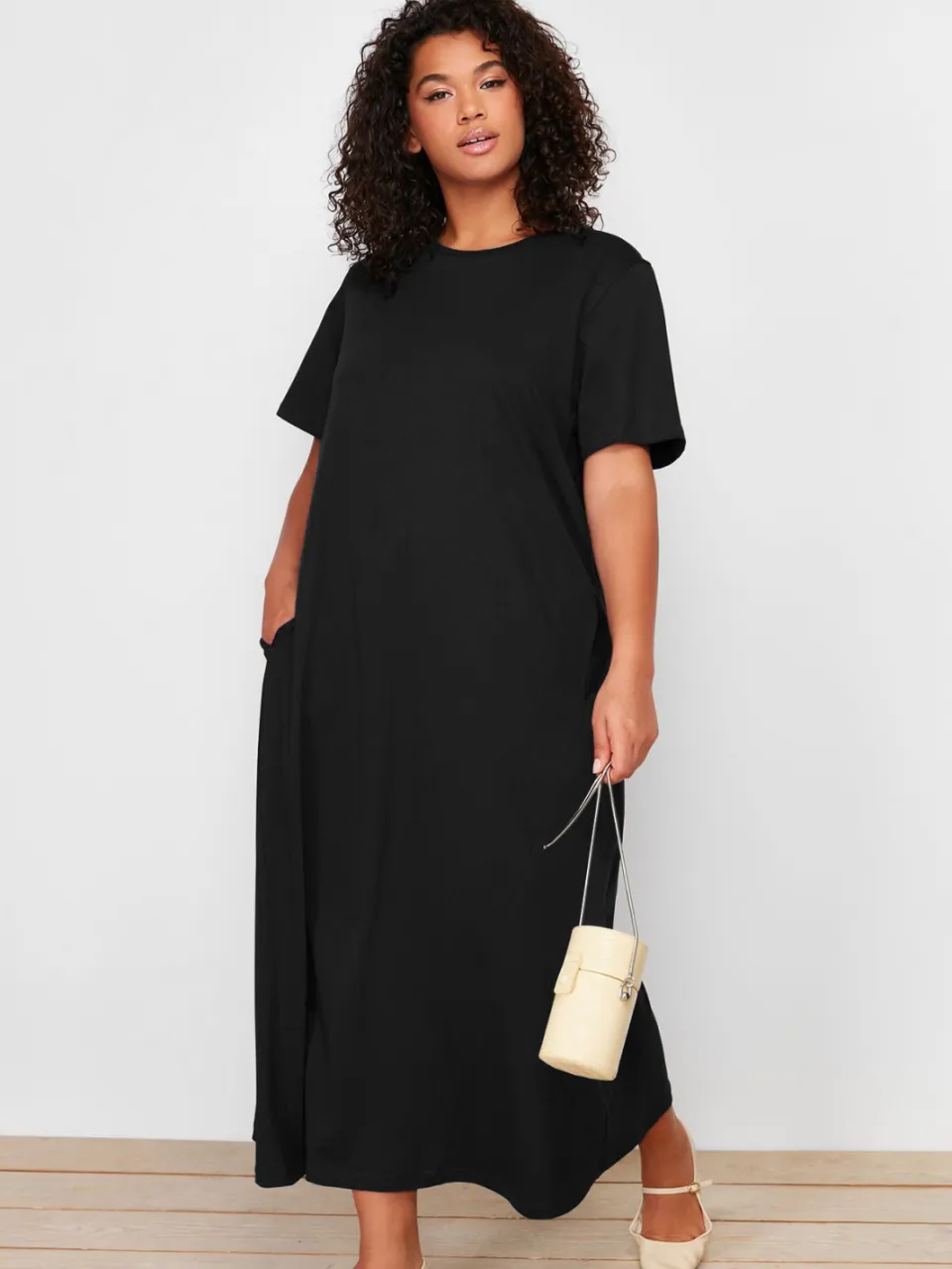 Trendyol Curve Dames Zwart Effen Maxi Kort Casual Recht Grote maten Jurk