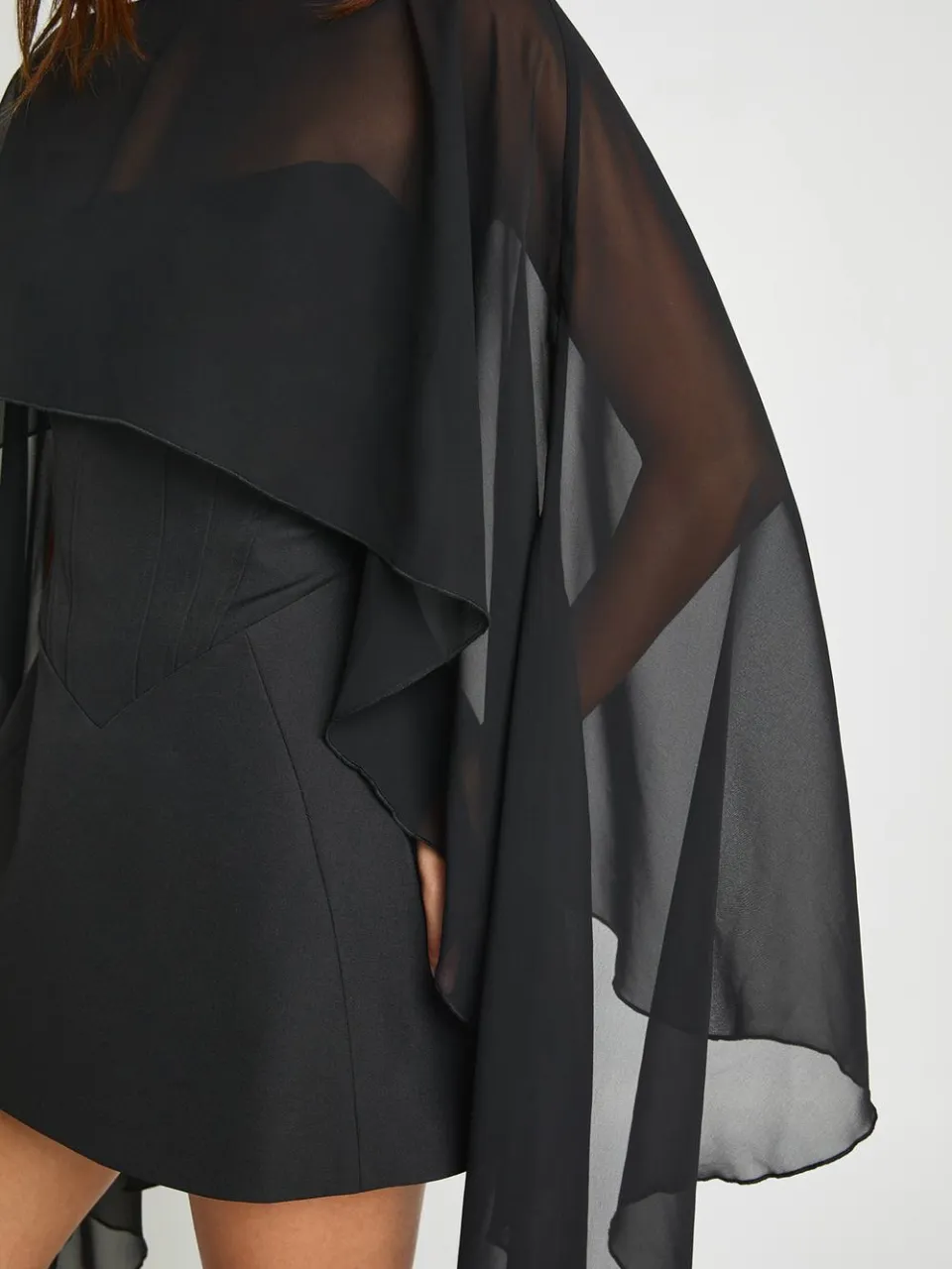 boohoo Dames Chiffon Cape Detail Corset Mini Jurk zwart, foto 4