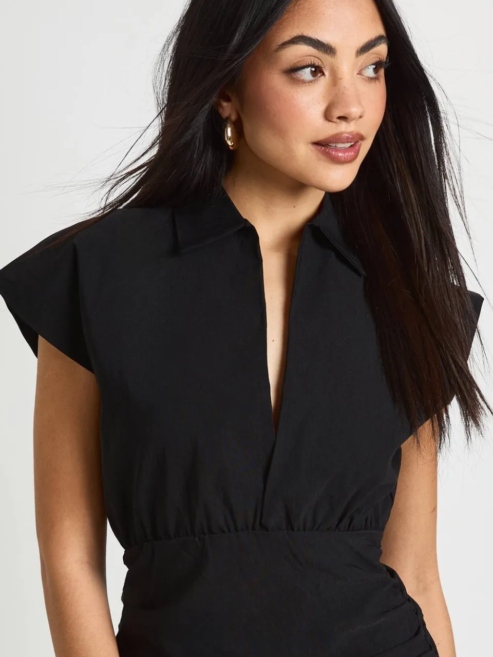 boohoo Dames Bengaline V-hals Gerimpelde Mini Jurk zwart, foto 4