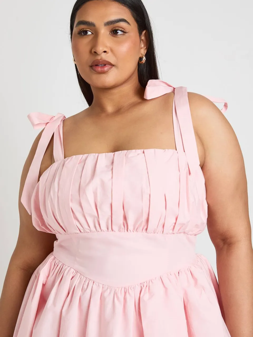 boohoo Dames Plus Katoenen Mini-jurk Met Gerimpelde Buste En Strikbandjes Op De Schouders baby roze, foto 4