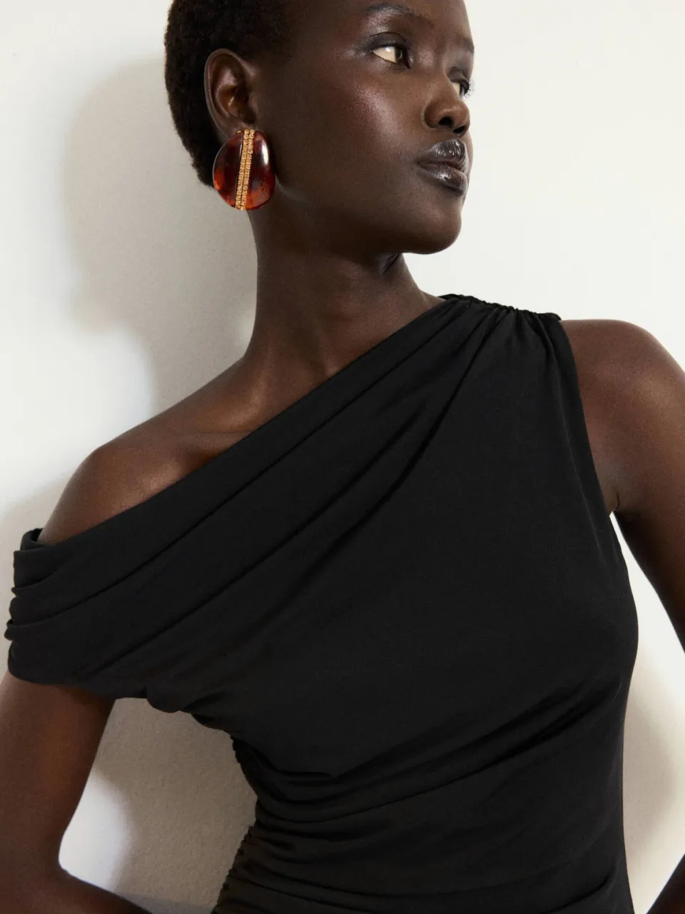 Mango one shoulder mini jurk met plooien - zwart, foto 6