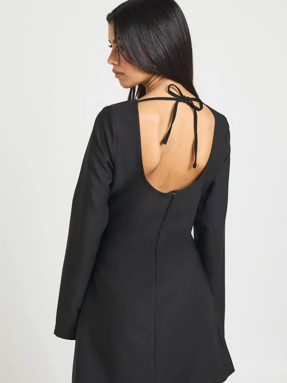 boohoo Dames Wijdvallende Mouwen Strikband Rug Shift Jurk zwart, foto 3