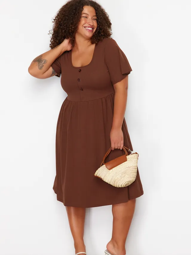 Trendyol Curve Dames Bruin Effen Midi Kort Casual A-lijn Grote maten Jurk
