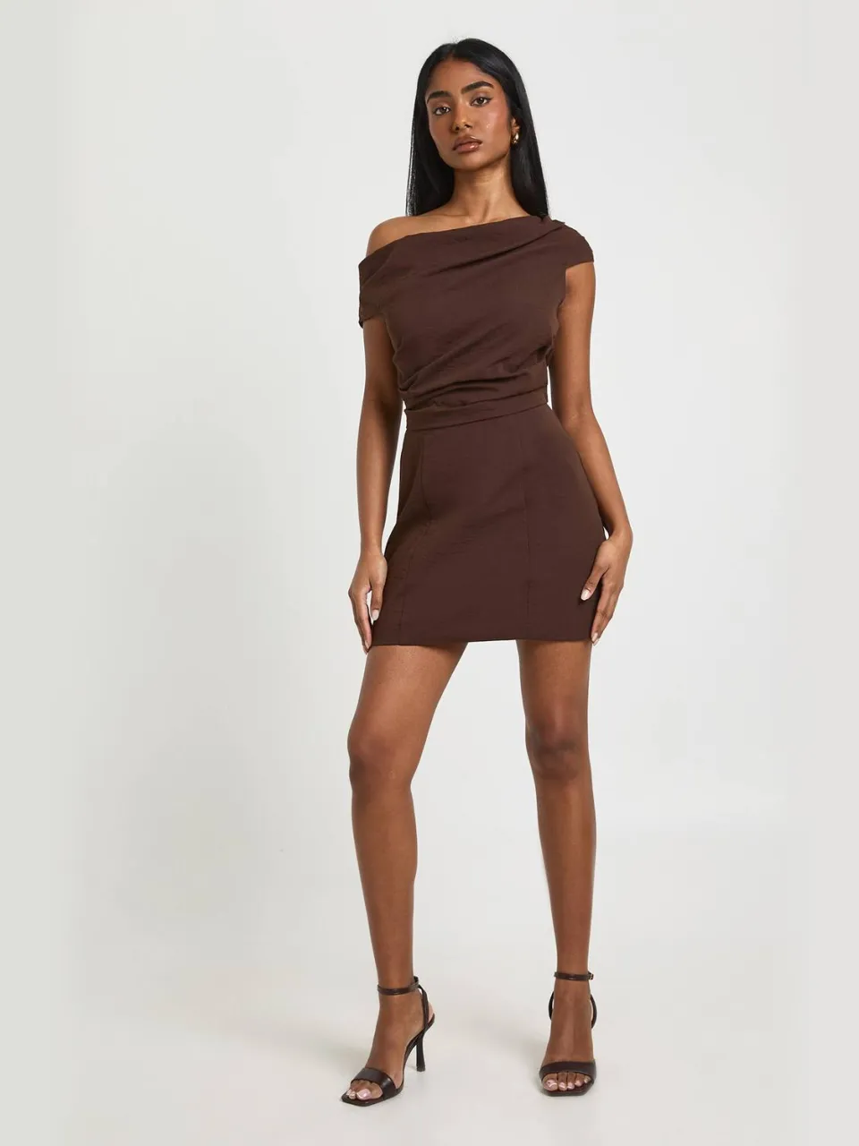boohoo Dames Linnen Look Gestructureerde Off Shoulder Mini-jurk chocoladebruin, foto 2