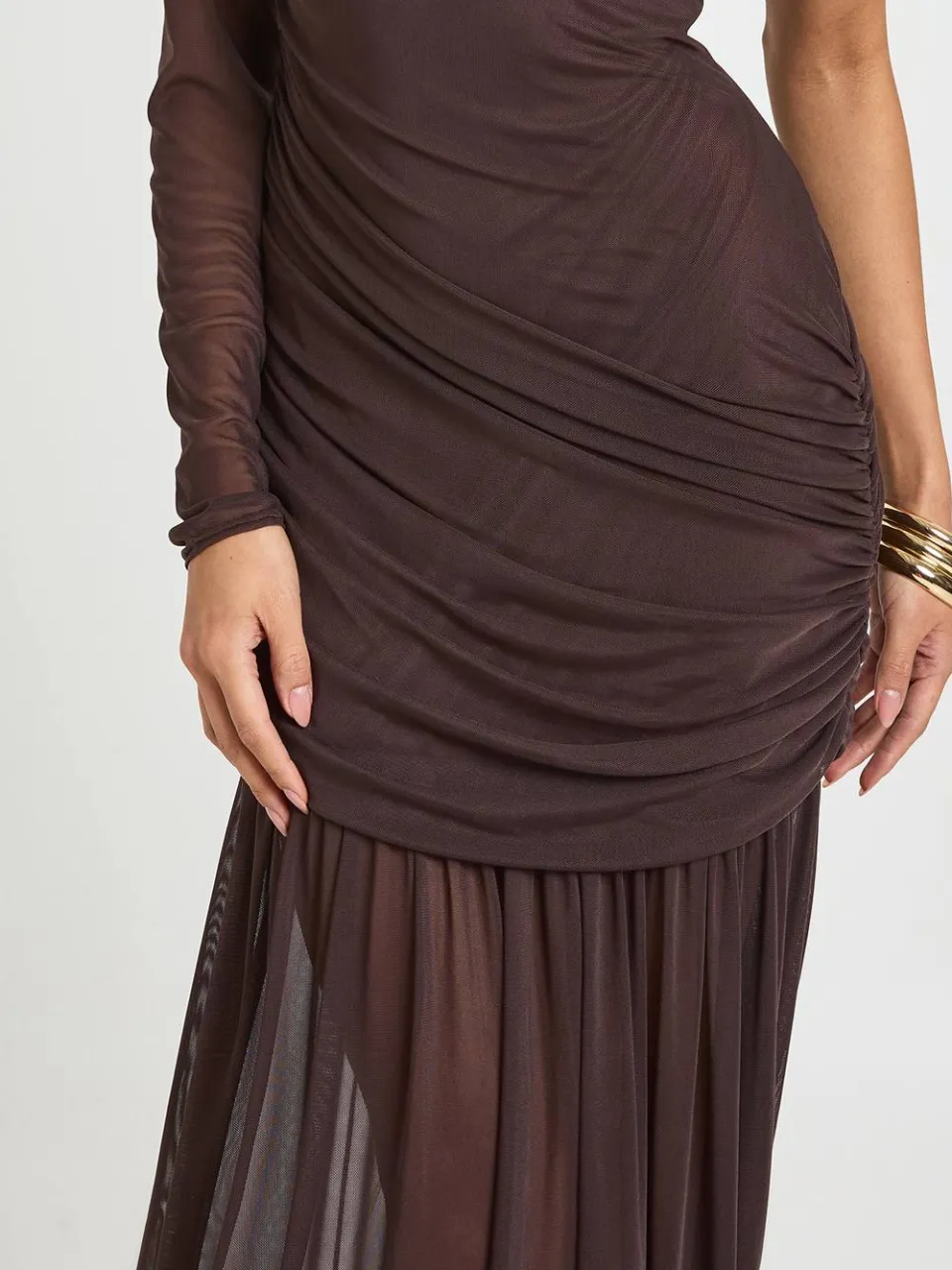 boohoo Dames MESH ONE SHOULDER GERIMPELDE MAXI JURK chocoladebruin, foto 4
