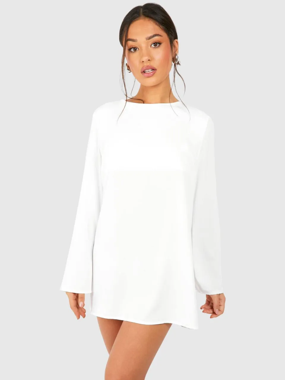 boohoo Dames Petite Jurk met Strikdetail en Open Rug Mini Jurk Ivoor