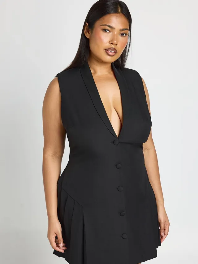 boohoo Dames Plus Getailleerde Geplooide Skater Mouwloze Blazer Jurk zwart