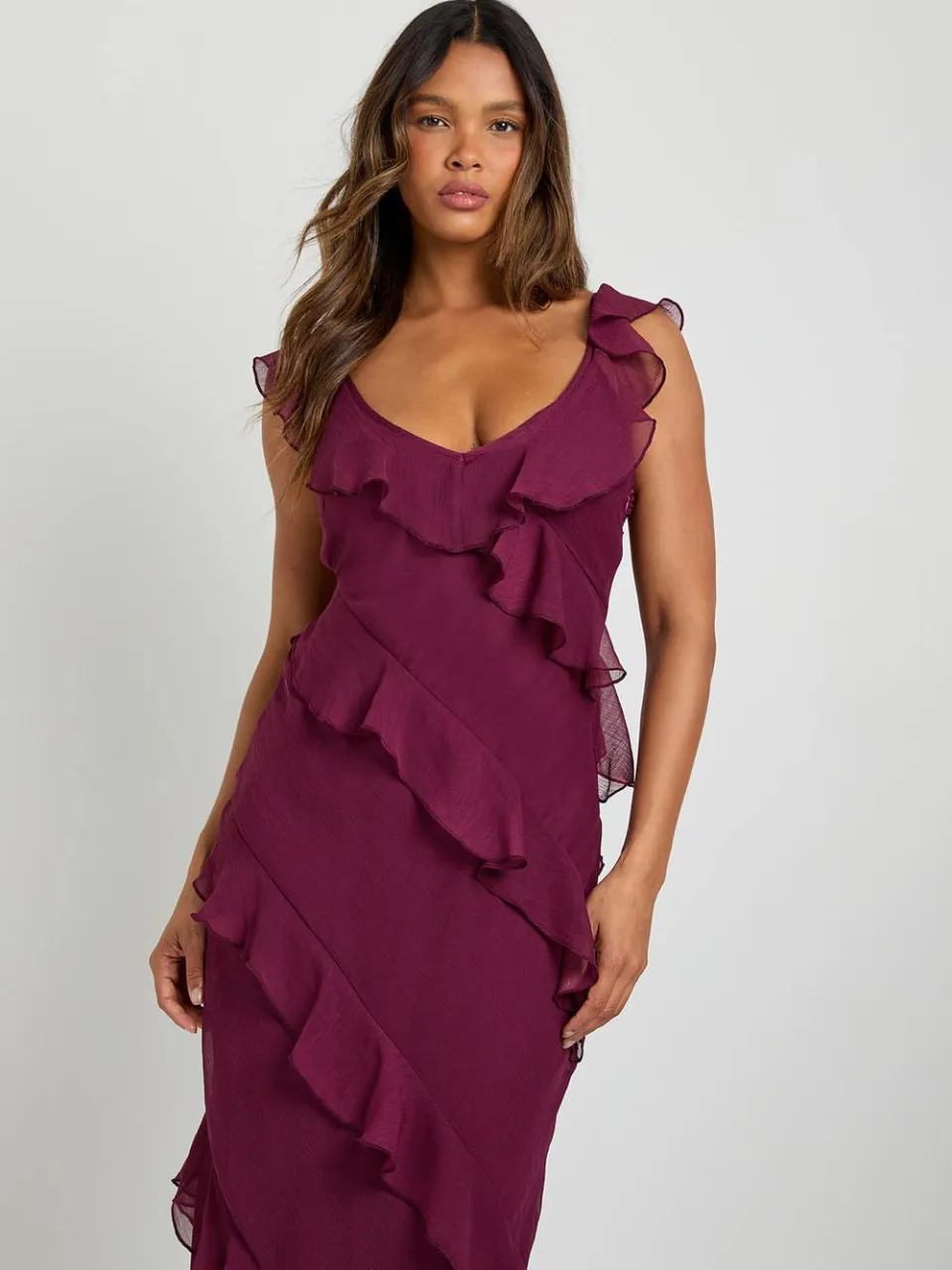 boohoo Dames Chiffon ruche bandjes maxi-jurk wijn, foto 4