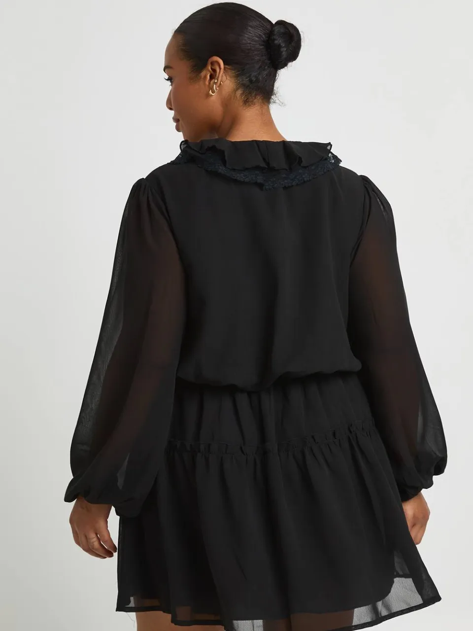 boohoo Dames Plus Chiffon Ruches Skater Jurk zwart, foto 2