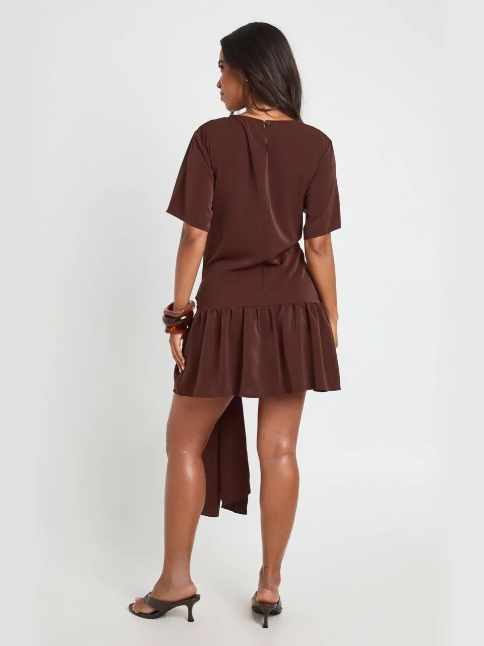 boohoo Dames Mini-jurk Met Strikceintuur En Asymmetrische Zoom Van Geweven Stof espresso, foto 3