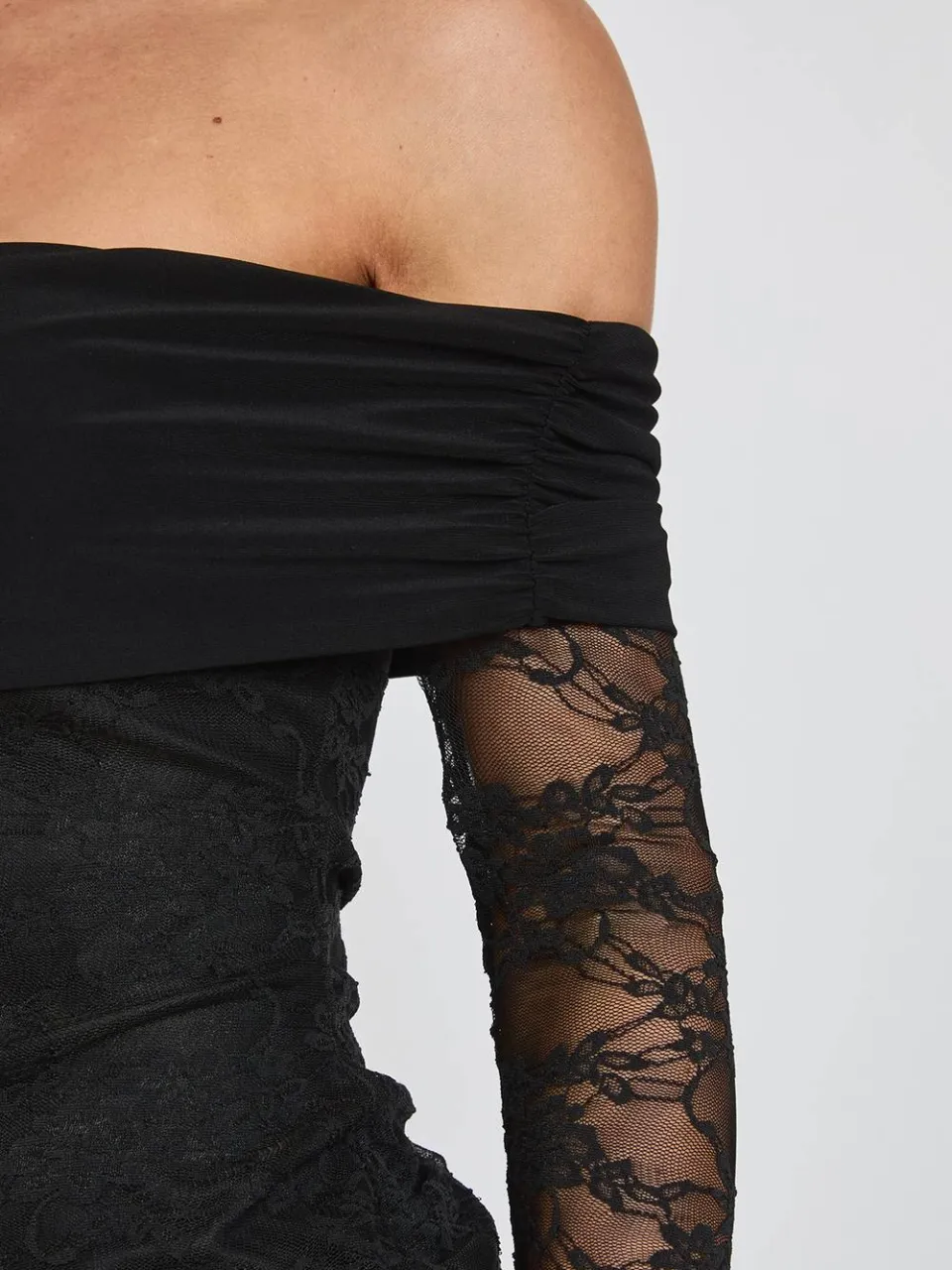 boohoo Dames Kanten En Glanzende Mix Bardot Bodycon Jurk zwart, foto 4