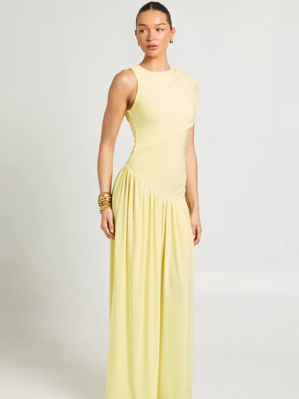 boohoo Dames Slinky Asymmetrische Hals Geplooide Detail Maxi Jurk citroen, foto 3