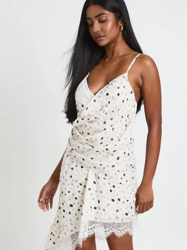 boohoo Dames Asymmetrische Cami-jurk Met Stippenprint En Kantafwerking ivoor, foto 3