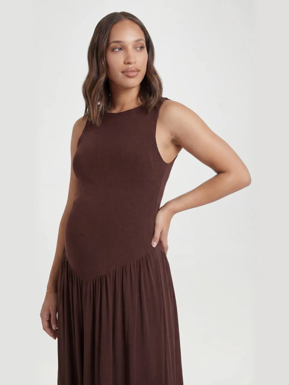boohoo Dames Zwangerschaps Double Slinky Racerback Maxi Jurk chocoladebruin, foto 3