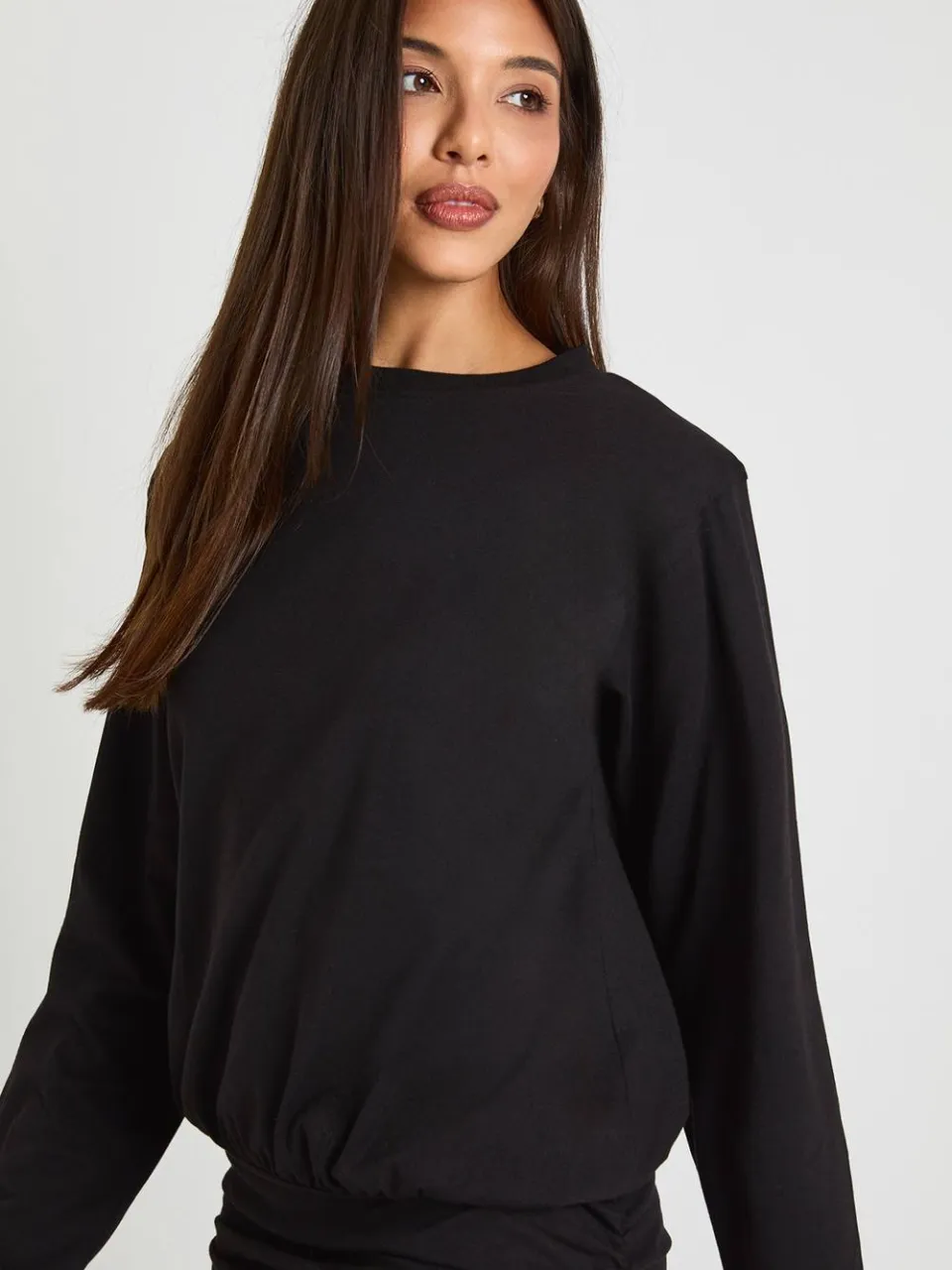 boohoo Dames Geraffelde lange mouw schouderpad T-shirt minijurk zwart, foto 4